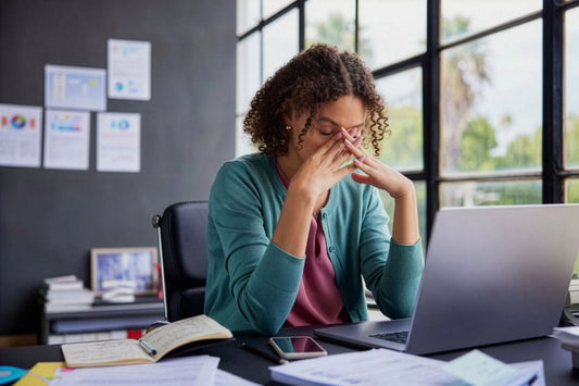 Hormonelle Störungen durch Stress: Ursachen, Symptome & Tipps